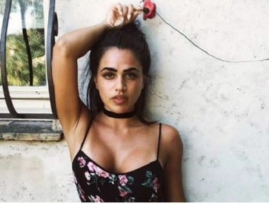 Κόνι Μεταξά: Το instagram κατέβασε αισθησιακή φωτογραφία από το προφίλ της ως ακατάλληλη (φωτό)